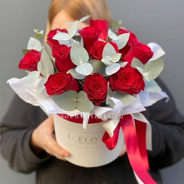 11 роз в шляпной коробке в Благовещенске