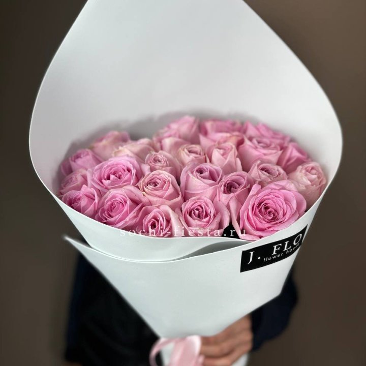 25 розовых роз в Благовещенске