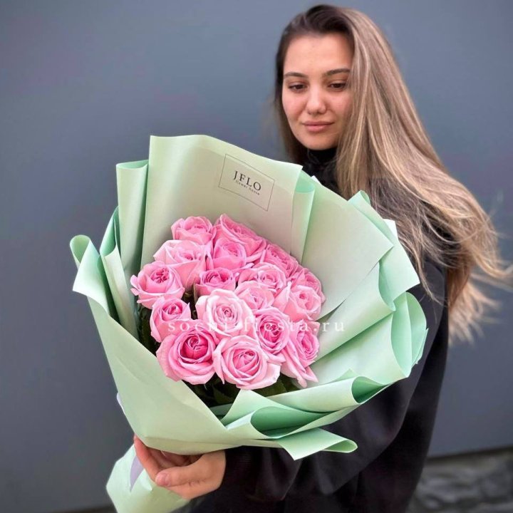 17 розовых роз в Благовещенске