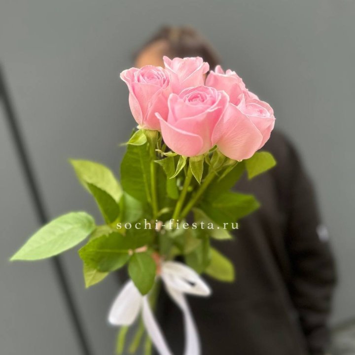 Букет 5 розовых роз  в Благовещенске