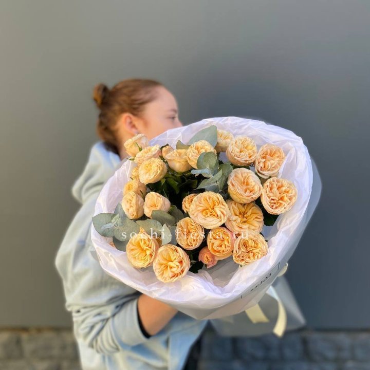 7 пионовидных роз в Благовещенске