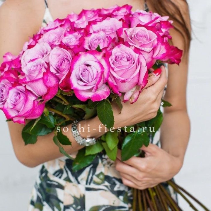 Букет высоких роз Ди перпел в Благовещенске