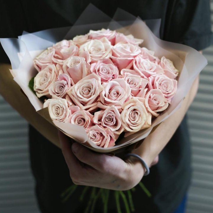 27 кремовых роз в Благовещенске