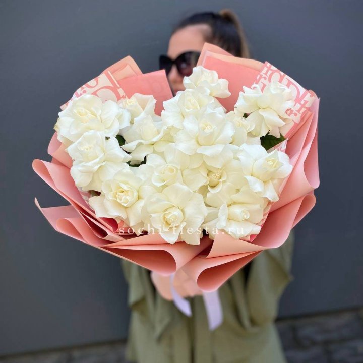 Белые розы "Аморе" в Благовещенске