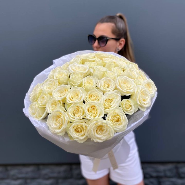 51 белая роза  в Благовещенске