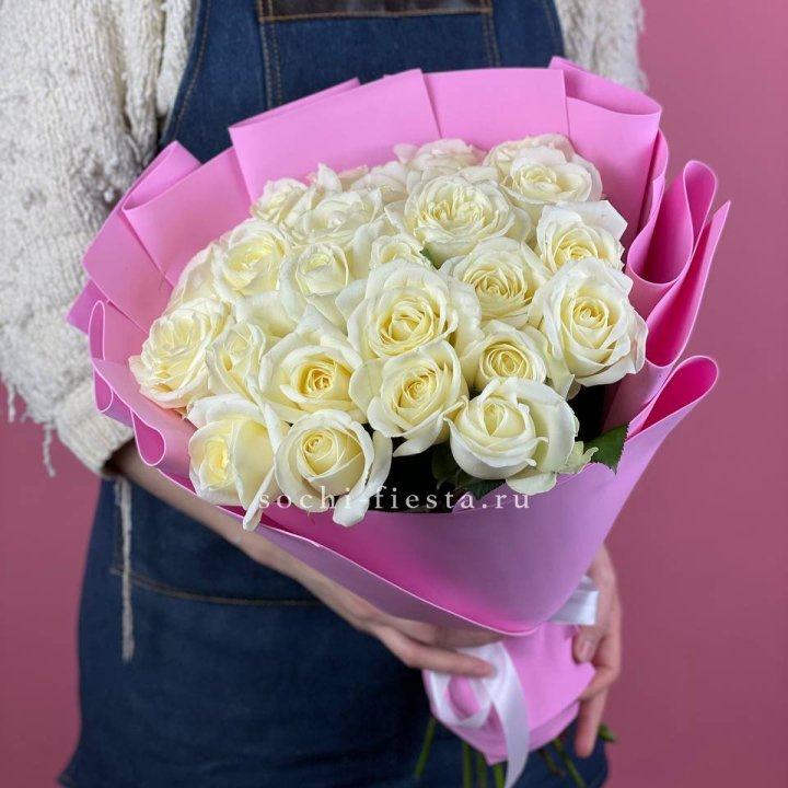 25 белых роз в Благовещенске