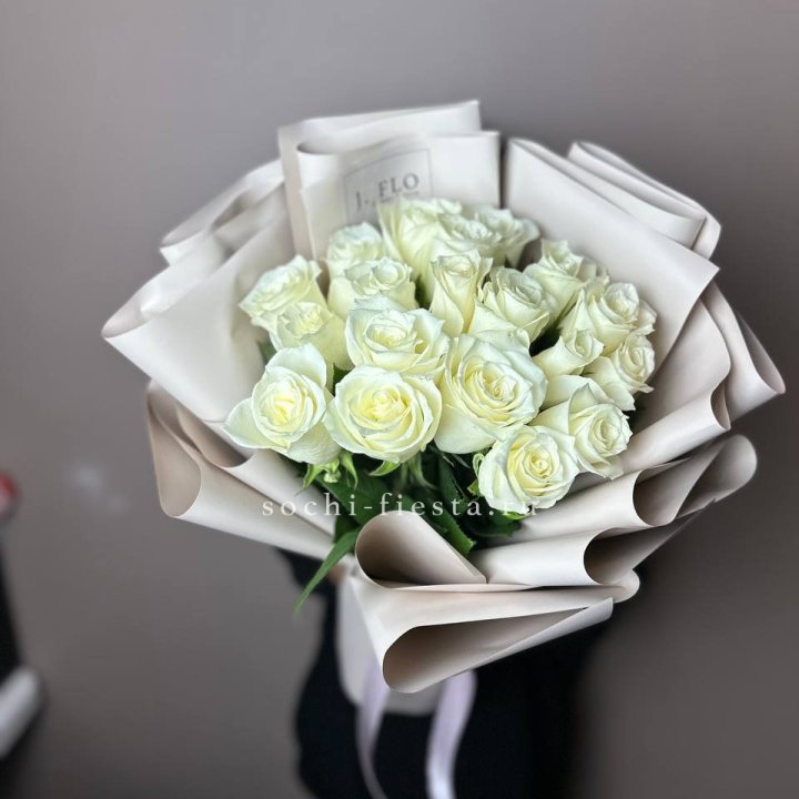 19 белых роз  в Благовещенске