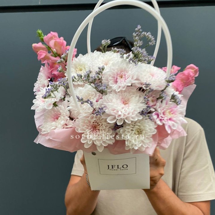 Сумочка из стойких цветов  в Благовещенске