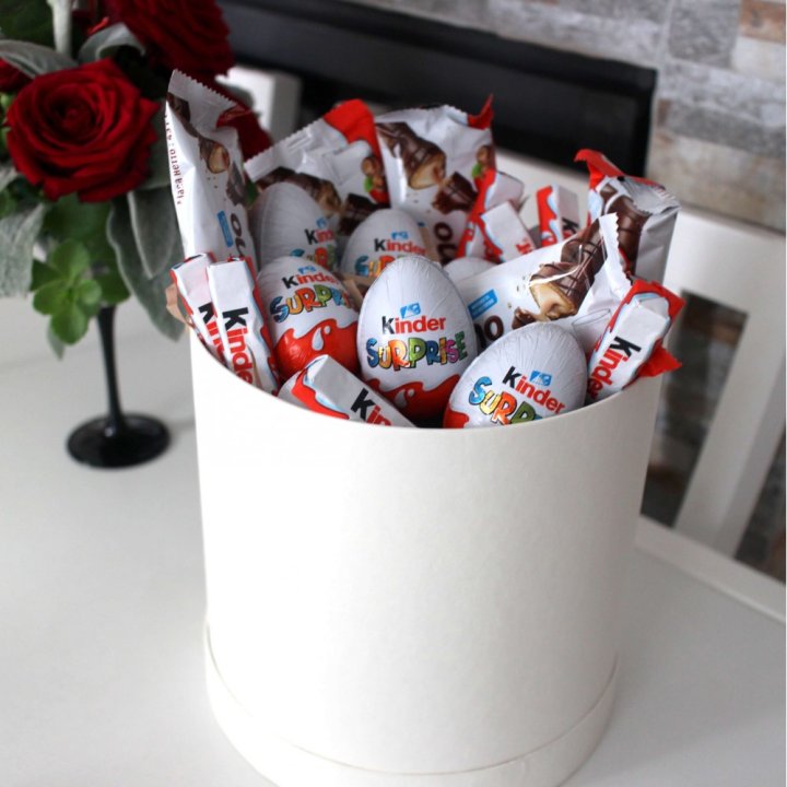 Коробка с киндерами  в Благовещенске