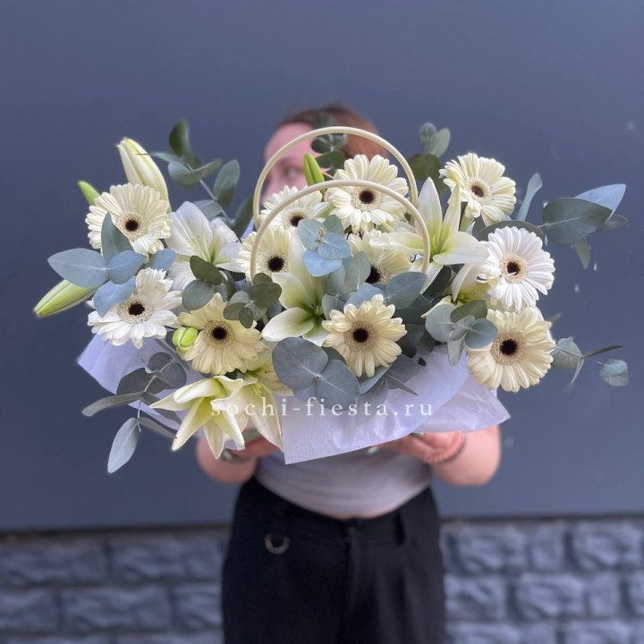 Сумочка лилии и герберы в Благовещенске