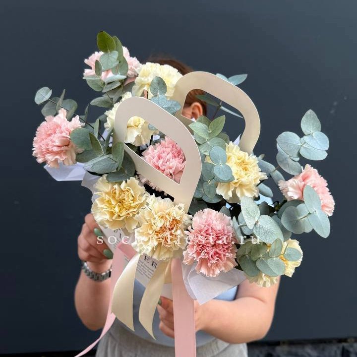 Сумочка из диантусов в Благовещенске