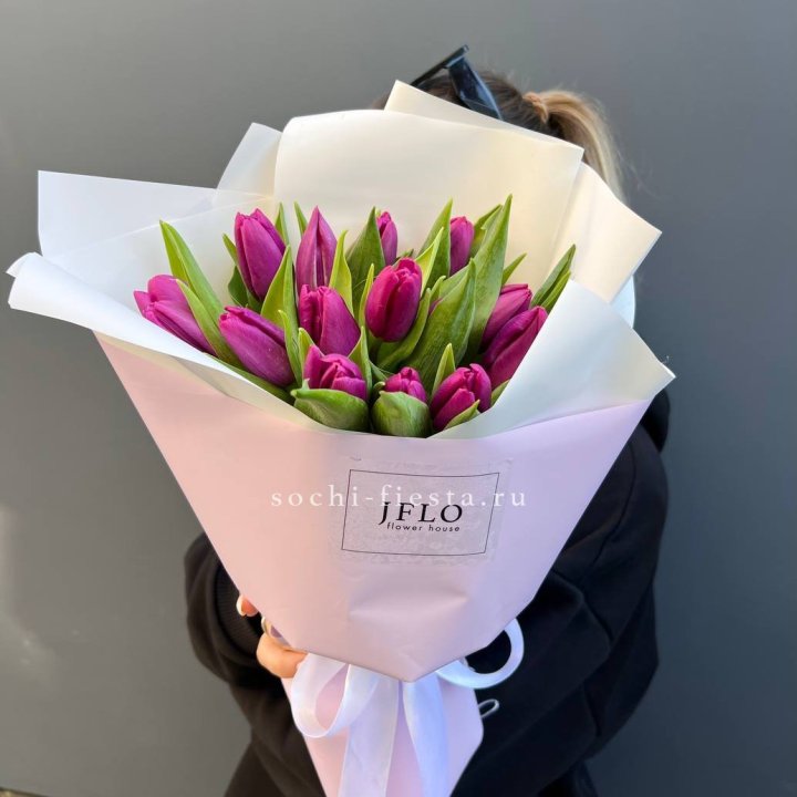 15 пурпурных тюльпанов в Благовещенске