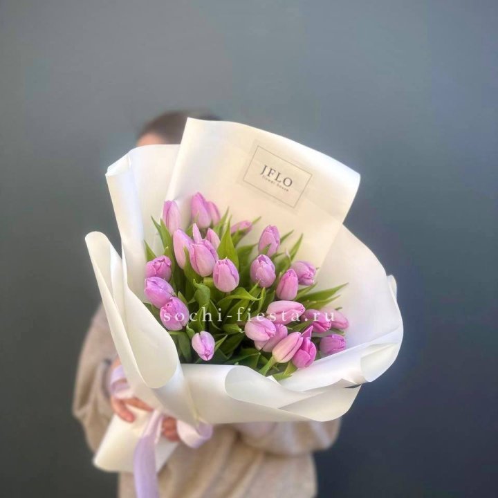 25 сиреневых тюльпанов в Благовещенске