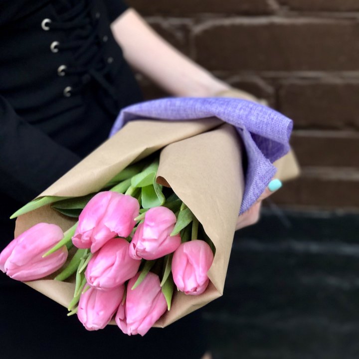 Букет розовых тюльпанов в Благовещенске